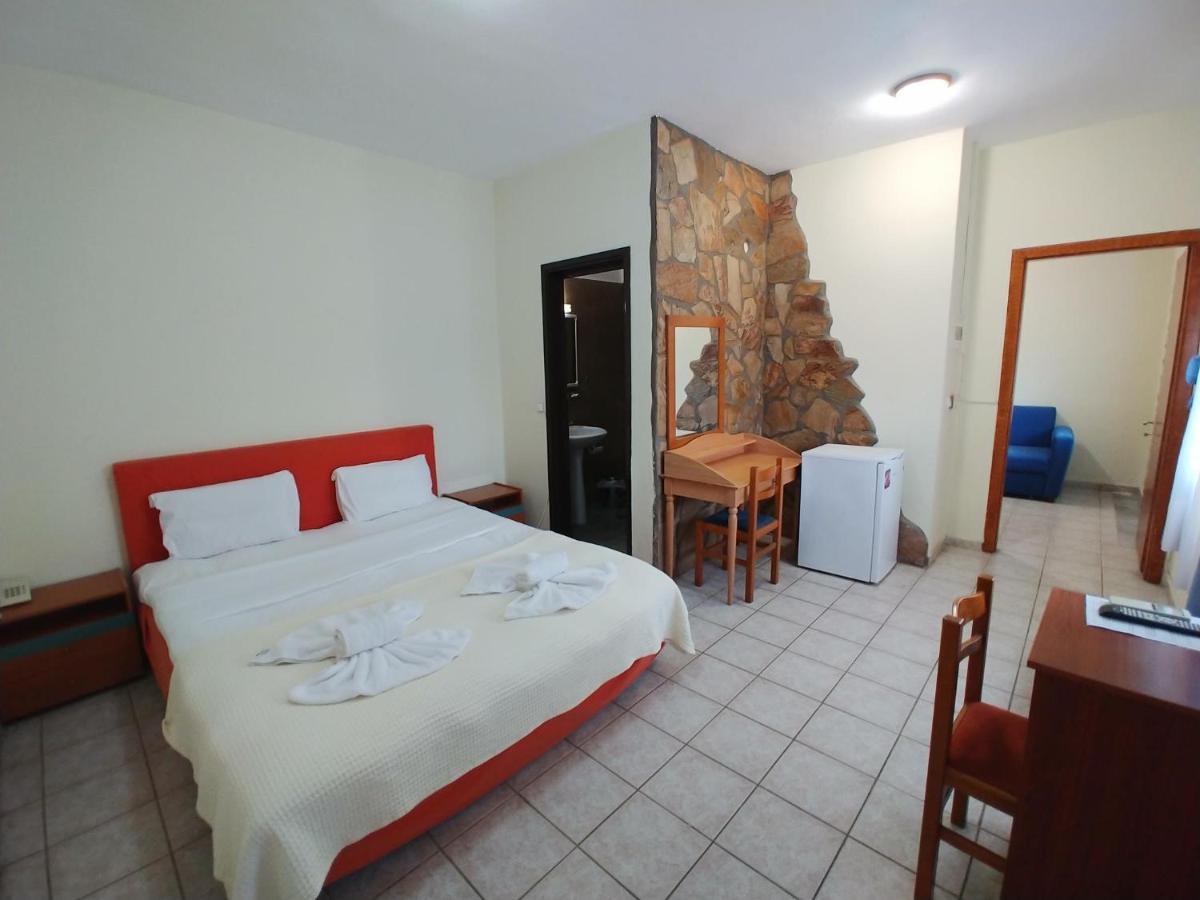 Porto Vistonis Hotel Lagos Ngoại thất bức ảnh